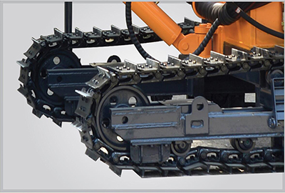 Steel track adaptable to all terrains